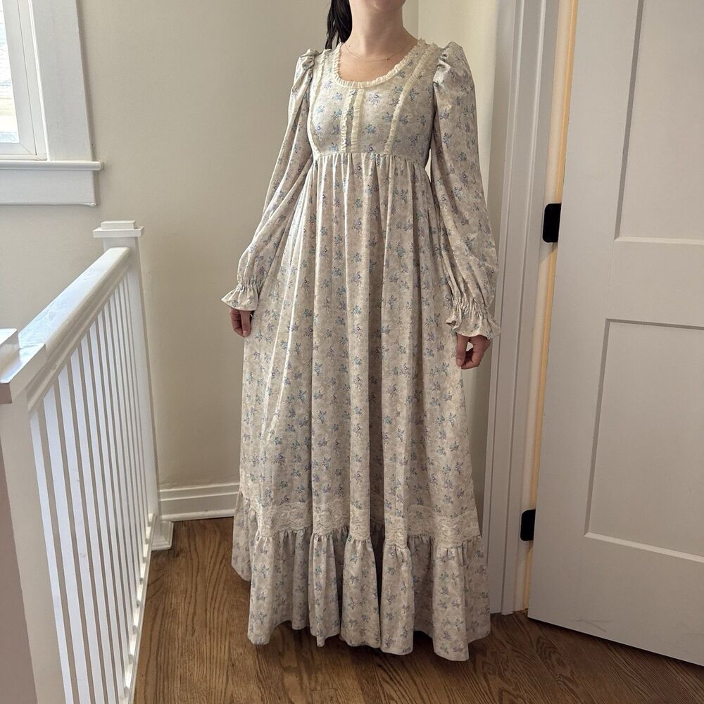 1970s Vintage Handmade Maxi Prairie Dress Boho Cottagecore Floral Calico Lace